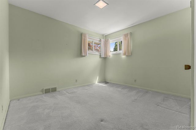 25429 Graceland Circle, Dearborn Heights, MI 48125