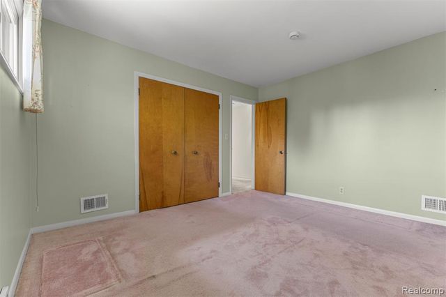 25429 Graceland Circle, Dearborn Heights, MI 48125