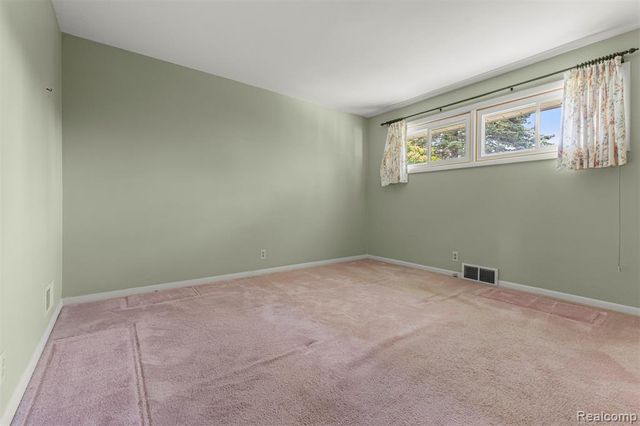25429 Graceland Circle, Dearborn Heights, MI 48125