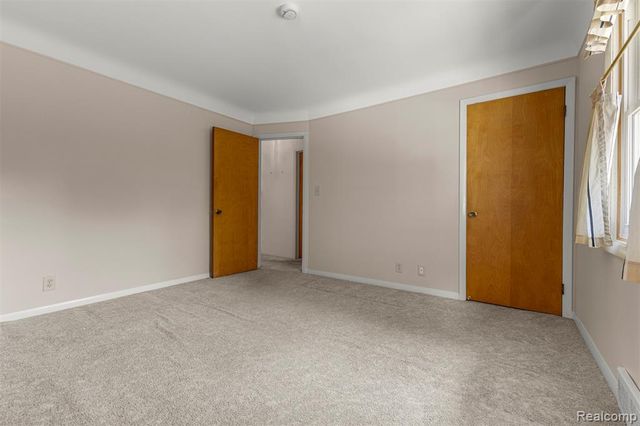 25429 Graceland Circle, Dearborn Heights, MI 48125