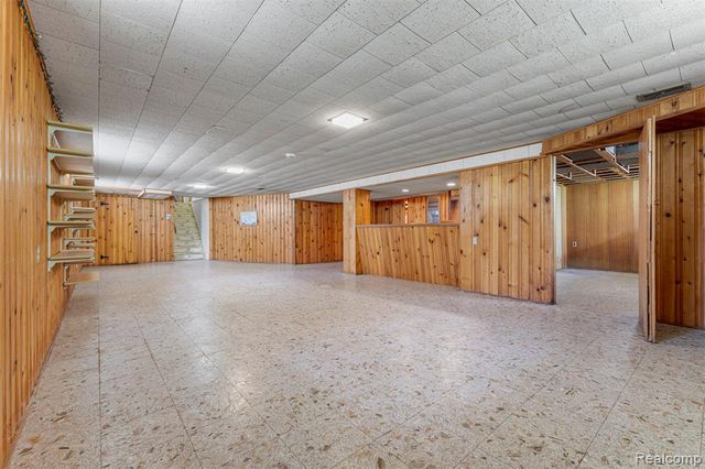 25429 Graceland Circle, Dearborn Heights, MI 48125
