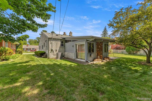 25429 Graceland Circle, Dearborn Heights, MI 48125
