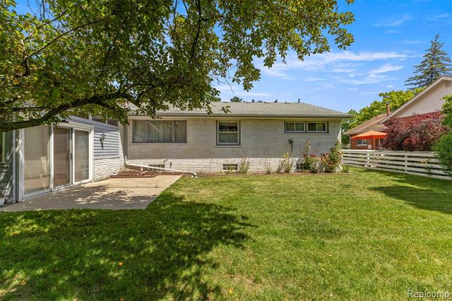 25429 Graceland Circle, Dearborn Heights, MI 48125