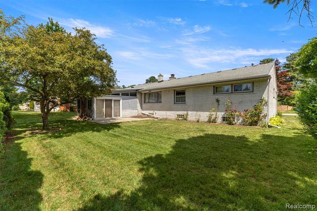 25429 Graceland Circle, Dearborn Heights, MI 48125