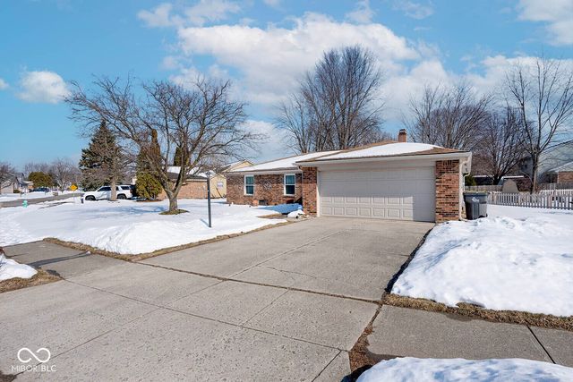8313 Castle Ridge Lane, Indianapolis, IN 46256