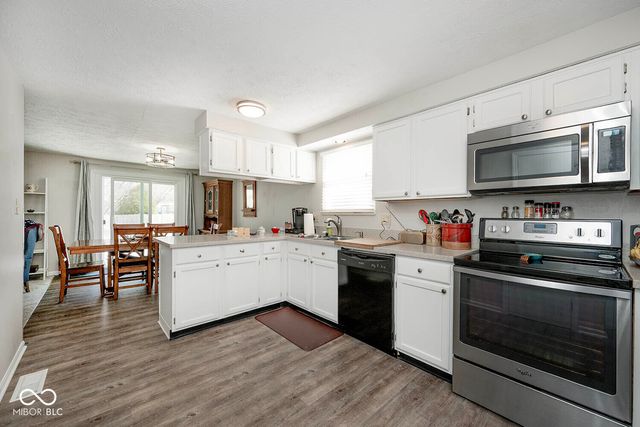 8313 Castle Ridge Lane, Indianapolis, IN 46256