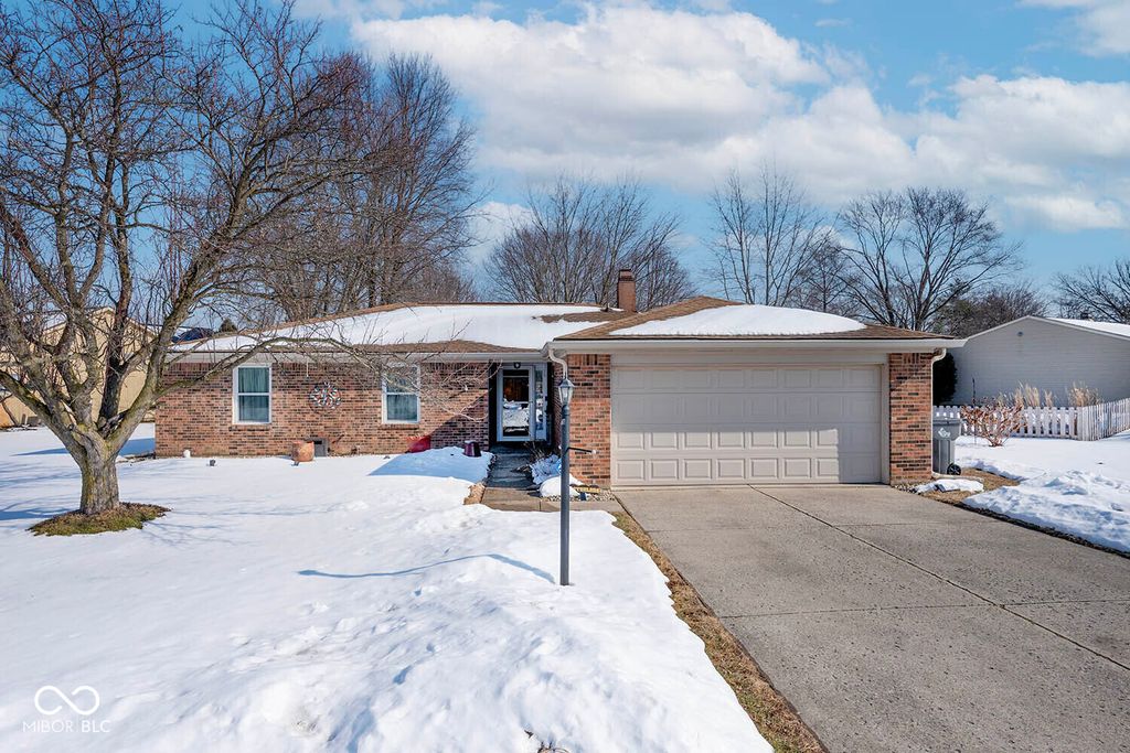 8313 Castle Ridge Lane, Indianapolis, IN 46256