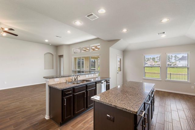 10158 N Whimbrel Circle, Conroe, TX 77385