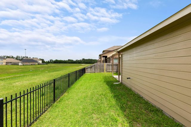 10158 N Whimbrel Circle, Conroe, TX 77385