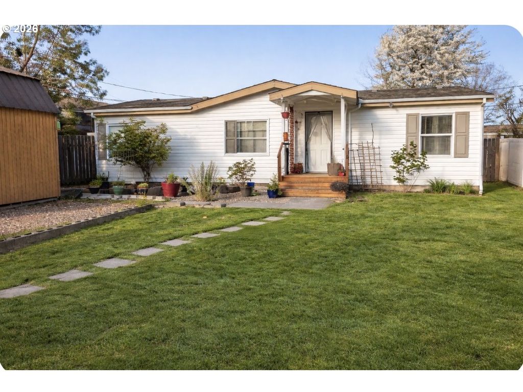 614 S 10TH St, St Helens, OR 97051