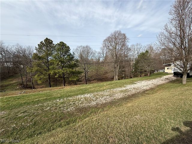 1129 Oak Grove Road, Waverly, WV 26184