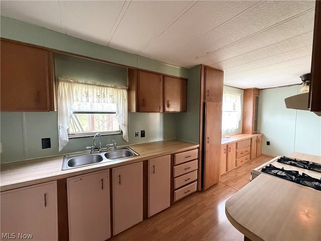 1129 Oak Grove Road, Waverly, WV 26184