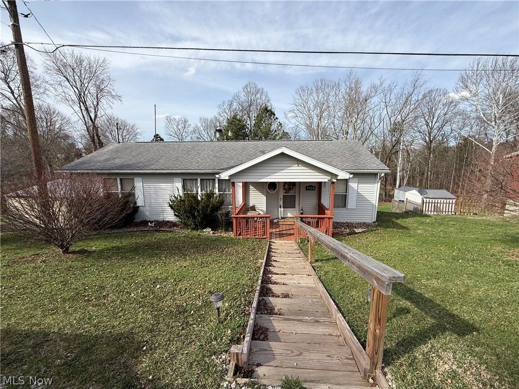 1129 Oak Grove Road, Waverly, WV 26184