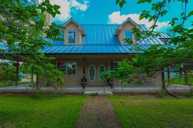 201 E Eggleston ST, Manor, TX 78653