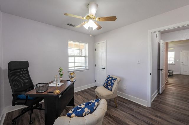 201 E Eggleston ST, Manor, TX 78653