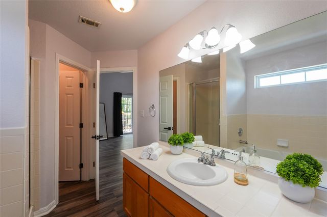 201 E Eggleston ST, Manor, TX 78653