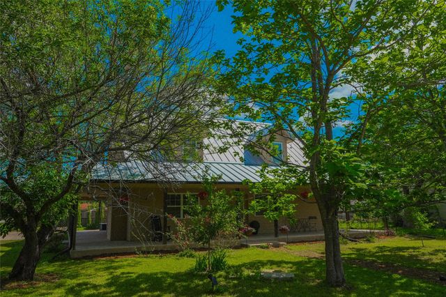 201 E Eggleston ST, Manor, TX 78653