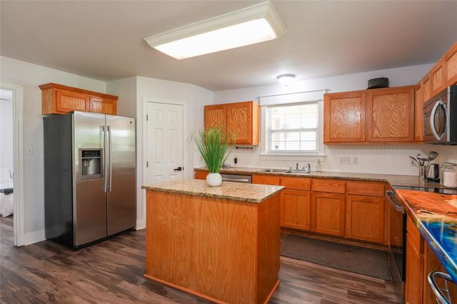 201 E Eggleston ST, Manor, TX 78653