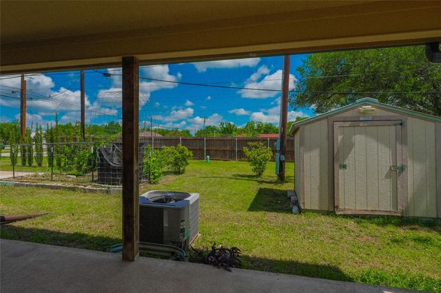 201 E Eggleston ST, Manor, TX 78653