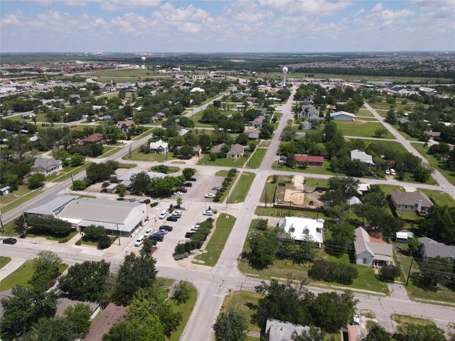 201 E Eggleston ST, Manor, TX 78653