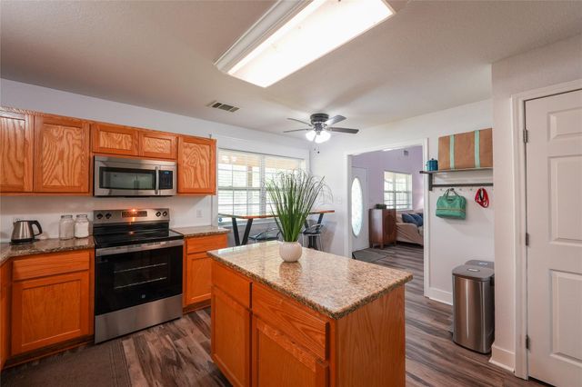 201 E Eggleston ST, Manor, TX 78653