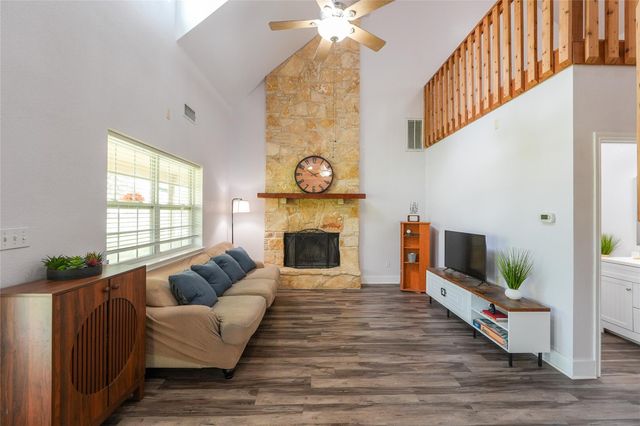 201 E Eggleston ST, Manor, TX 78653