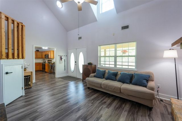 201 E Eggleston ST, Manor, TX 78653