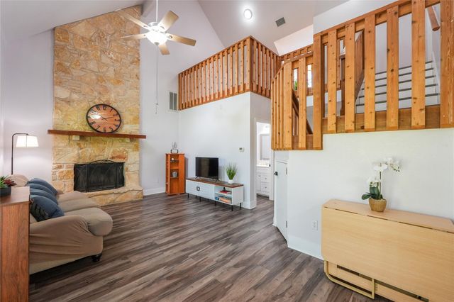 201 E Eggleston ST, Manor, TX 78653