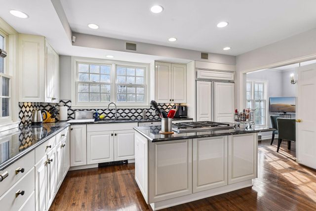12 Merilane Avenue, Edina, MN 55436