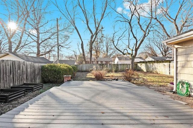 825 E 75th Street, Kansas City, MO 64131