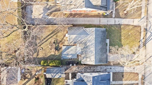 825 E 75th Street, Kansas City, MO 64131