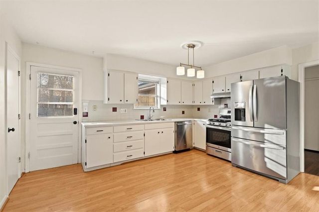 825 E 75th Street, Kansas City, MO 64131