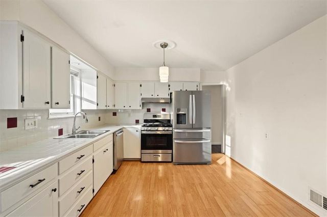 825 E 75th Street, Kansas City, MO 64131