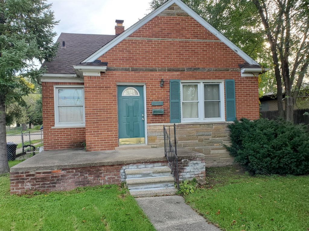 21980 Beechwood Avenue, Eastpointe, MI 48021