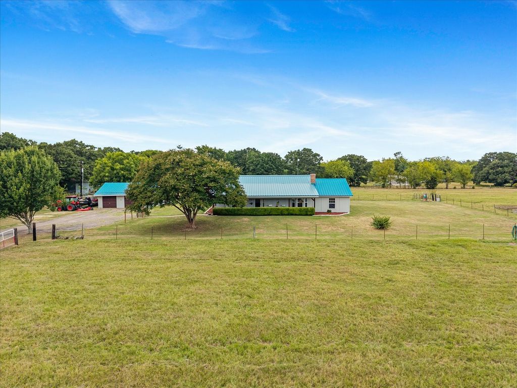 200 E Rabbit Cove Road, West Tawakoni, TX 75474