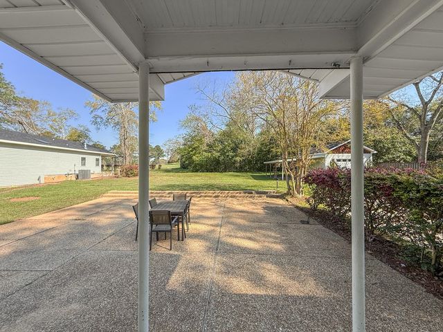 1700 Haisten Dr, Dothan, AL 36301