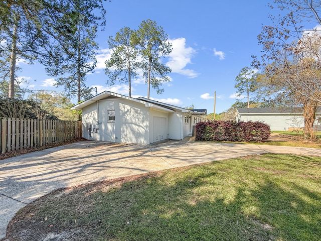 1700 Haisten Dr, Dothan, AL 36301