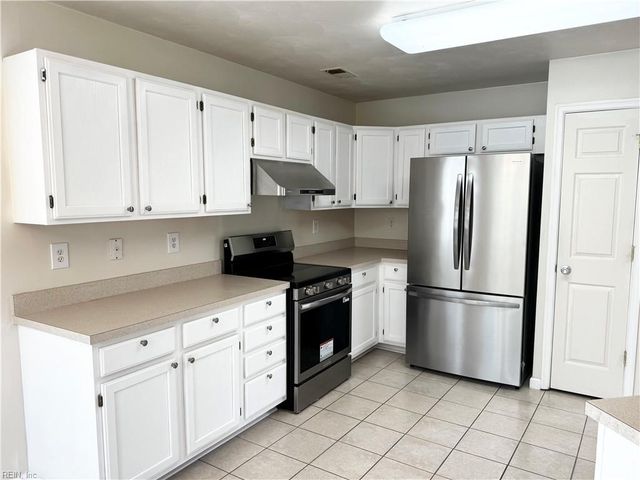 1504 Chateau Run CT, Virginia Beach, VA 23456