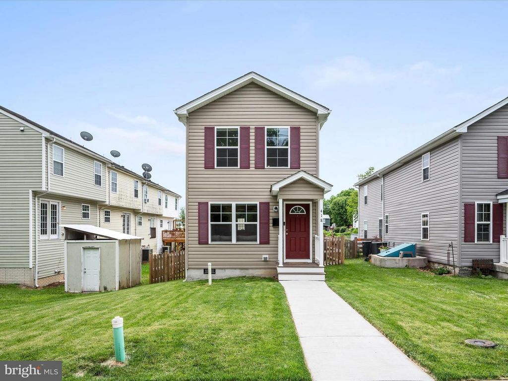 418 S CHARLES ST, Charles Town, WV 25414