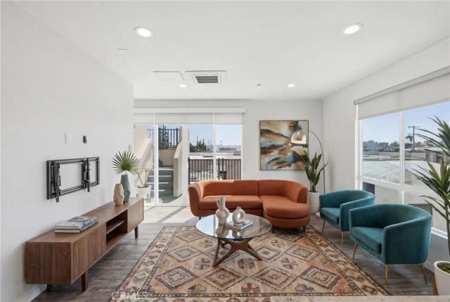 783 Wonder Lane, Costa Mesa, CA 92627