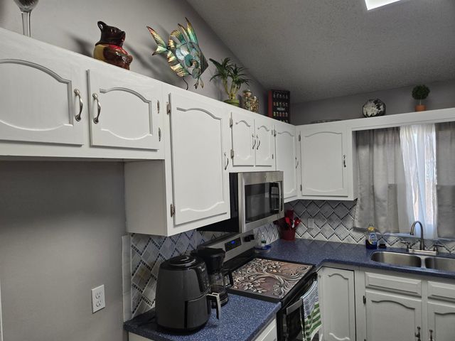 11210 W Taylor St, Wichita, KS 67212