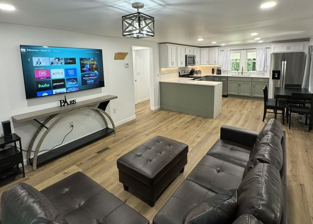 710 Third St, Paris, TN 38242