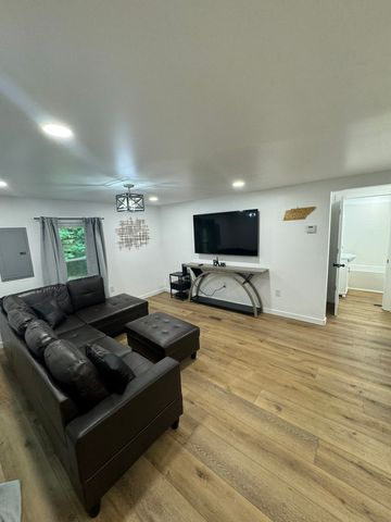 710 Third St, Paris, TN 38242