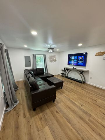 710 Third St, Paris, TN 38242