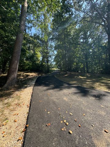 710 Third St, Paris, TN 38242