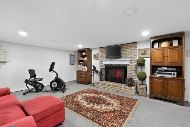 8861 Valley Circle Drive, Florence, KY 41042