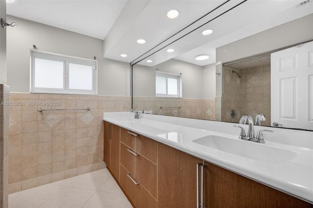 313 SE 6th St, Dania Beach, FL 33004