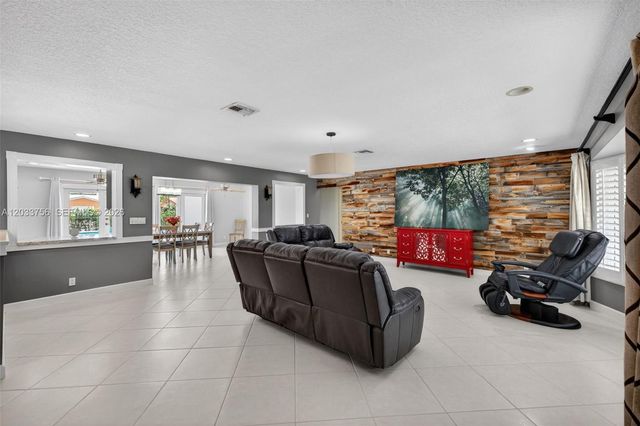 313 SE 6th St, Dania Beach, FL 33004