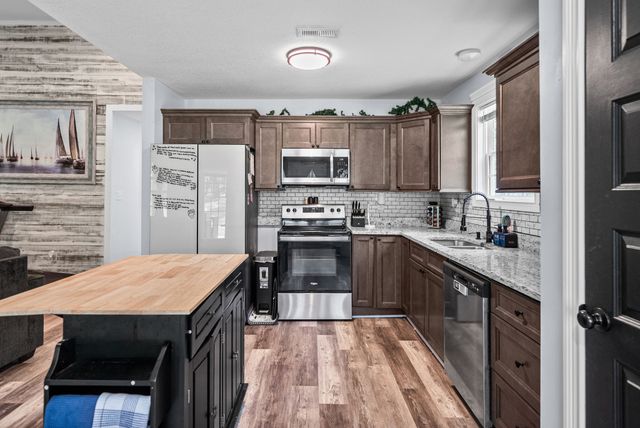 1691 Hugh Hunter Rd, Oak Grove, KY 42262