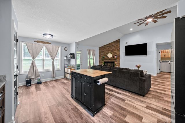 1691 Hugh Hunter Rd, Oak Grove, KY 42262